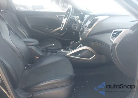 2015 Hyundai Veloster z USA, uszkodzony, nr VIN KMHTC6AD5FU233281